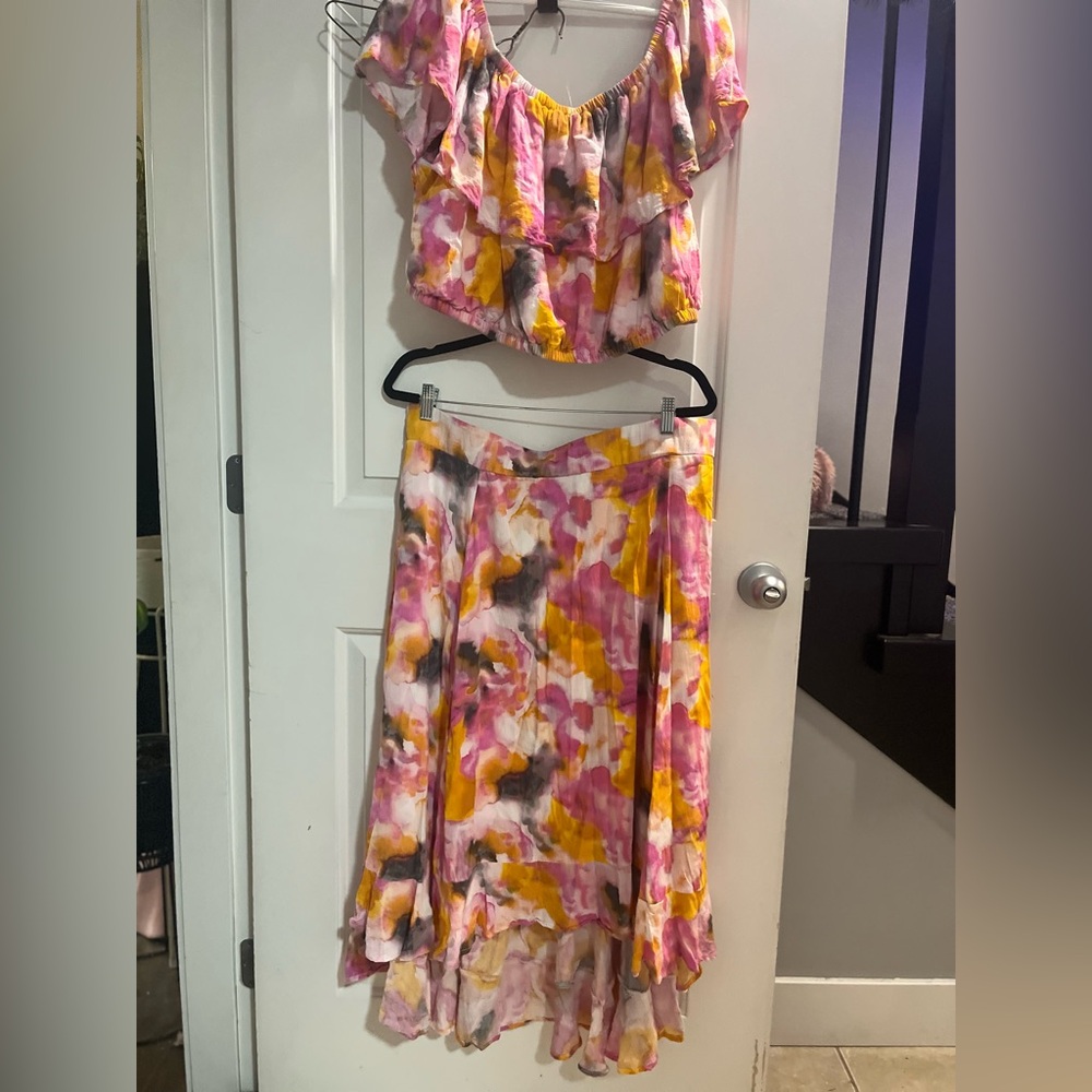 Floral Multicolor Women's off the shoulder Skirt set - Picture 3 of 6